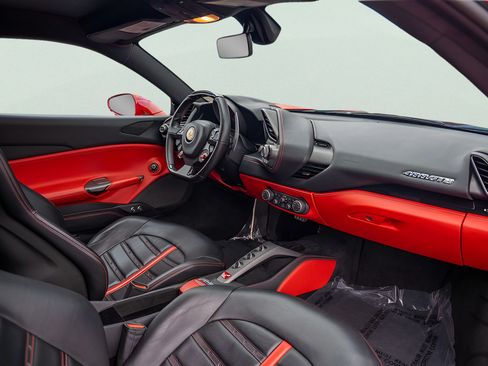 Used 2016 Ferrari 488 GTB RWD image 27