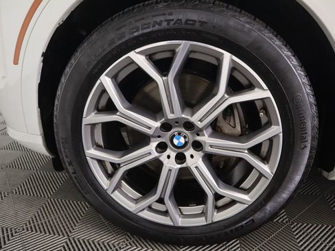 Used 2023 BMW X7 xDrive40i w/ Premium Package image 32