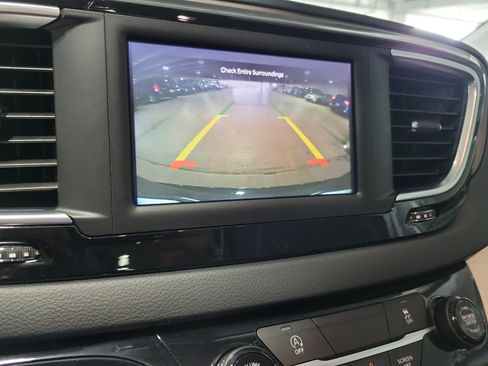 Used 2023 Chrysler Voyager LX FWD image 25