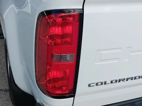 Used 2022 Chevrolet Colorado W/T w/ WT Convenience Package RWD image 32