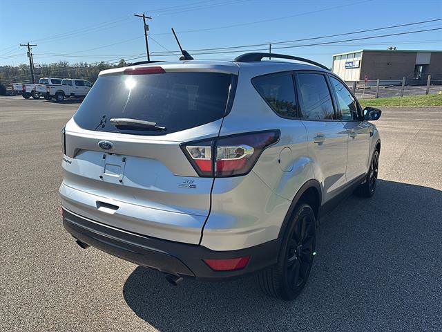 Certified 2018 Ford Escape SE w/ SE Sport Appearance Package AWD/4WD image 4