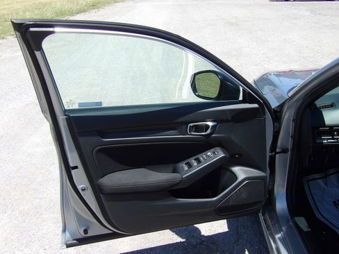 Used 2025 Honda Civic Sport image 10