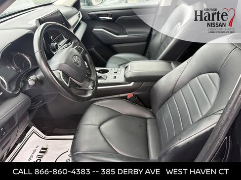 Used 2024 Toyota Highlander XLE AWD/4WD image 11