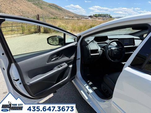 Used 2024 Toyota Prius XLE AWD/4WD image 11