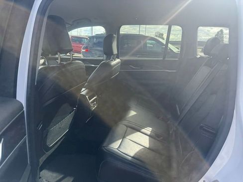 Used 2023 Jeep Grand Cherokee Limited image 19