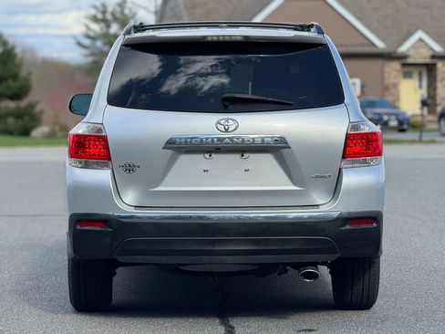 Used 2011 Toyota Highlander 4WD w/ Tech Pkg image 7