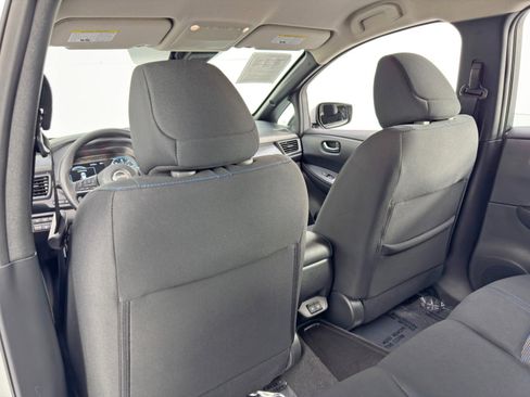 Used 2025 Nissan Leaf S image 27