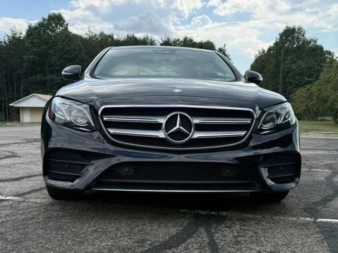Used 2017 Mercedes-Benz E 300 4MATIC image 3