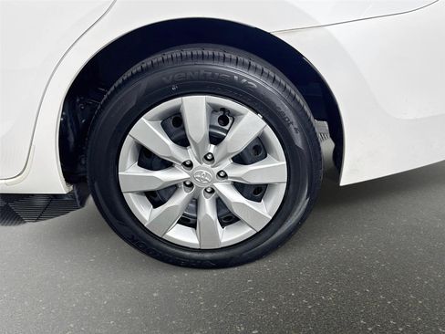 Used 2016 Toyota Corolla LE FWD image 29