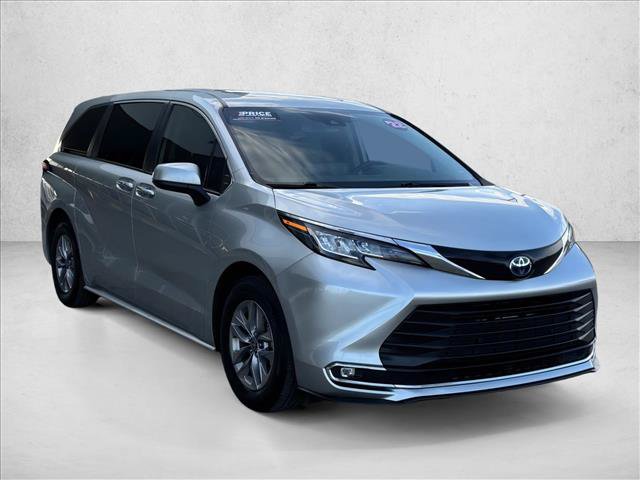 Used 2022 Toyota Sienna XLE AWD/4WD image 5