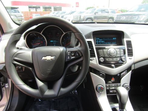 Used 2015 Chevrolet Cruze LS image 15