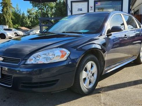 Used 2009 Chevrolet Impala LT FWD image 2