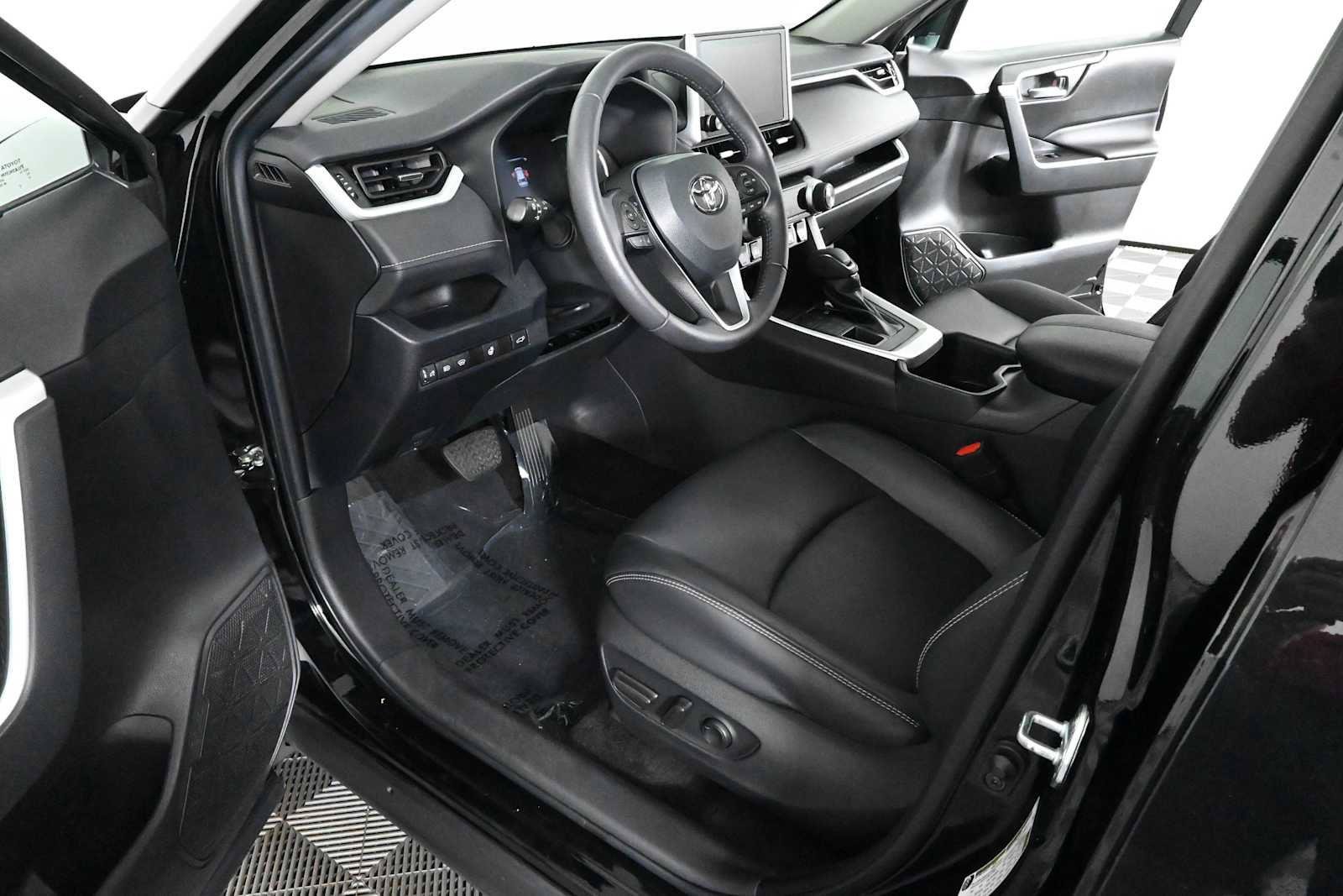 Used 2023 Toyota RAV4 XLE Premium AWD/4WD image 17