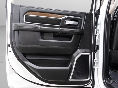 Used 2024 RAM 2500 Laramie image 31