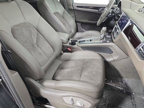 Certified 2019 Porsche Macan image 27