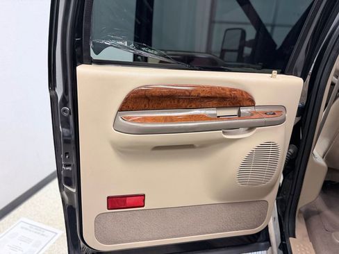 Used 2001 Ford Excursion Limited image 32