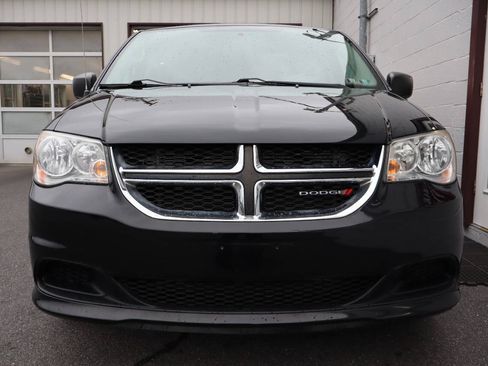 Used 2016 Dodge Grand Caravan SE w/ Quick Order Package 29E SE FWD image 2