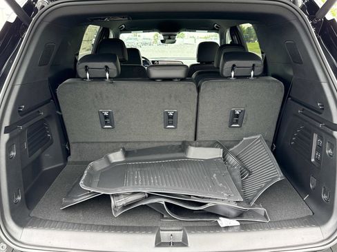 New 2025 Chevrolet Traverse High Country w/ LPO, Floor Liner Package image 12