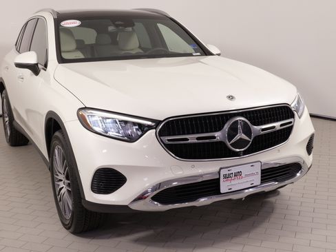 Used 2023 Mercedes-Benz GLC 300 4MATIC image 4