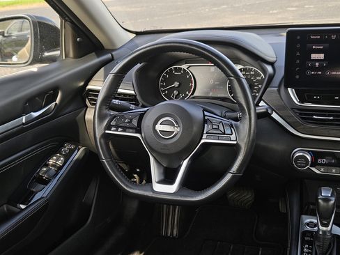 Used 2023 Nissan Altima 2.5 SL FWD image 12