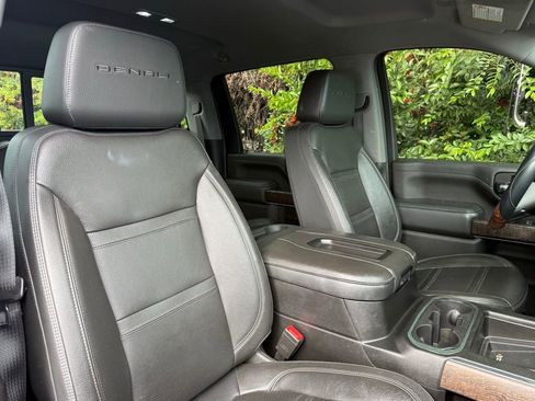 Used 2022 GMC Sierra 3500 Denali AWD/4WD image 3