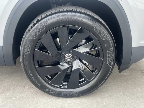 New 2026 Volkswagen Atlas Cross Sport SE FWD image 3