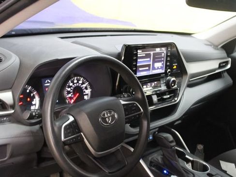 Used 2022 Toyota Highlander L AWD/4WD image 14