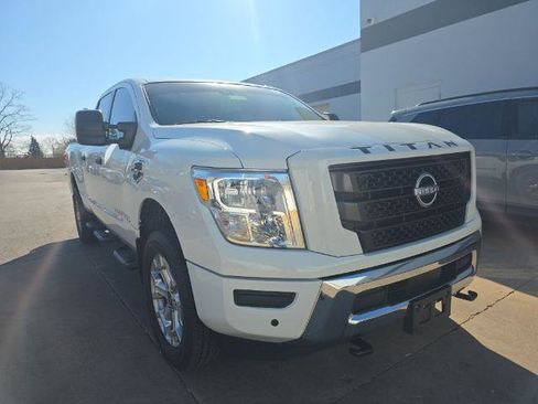 Used 2024 Nissan Titan SV w/ SV Convenience Package image 4