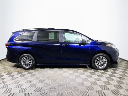 Certified 2024 Toyota Sienna XLE image 9