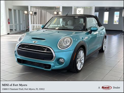 Used 2017 MINI Cooper S image 1