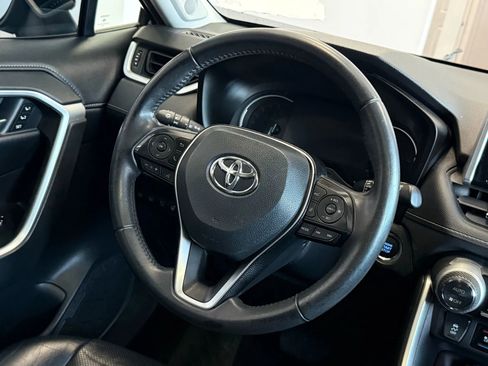 Used 2019 Toyota RAV4 Limited w/ Advanced Technology Package image 11