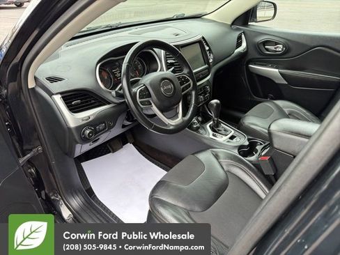 Used 2018 Jeep Cherokee Latitude Plus w/ Comfort/Convenience Group AWD/4WD image 12