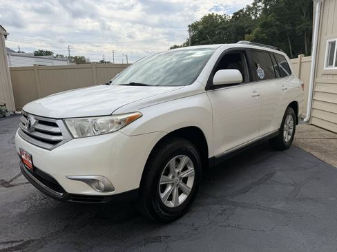 Used 2011 Toyota Highlander SE w/ Tow Pkg AWD/4WD image 11