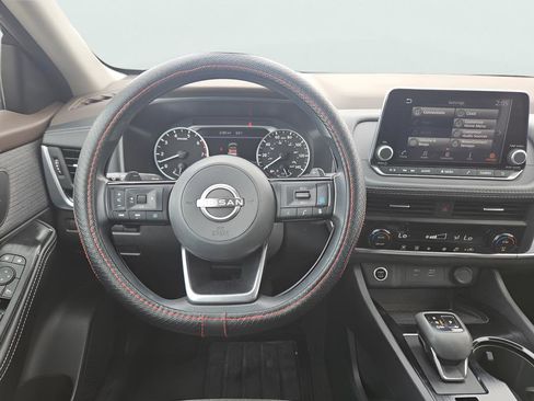 Used 2023 Nissan Rogue SV image 24