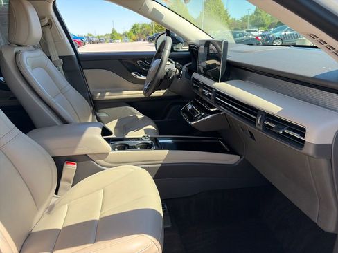 Used 2023 Lincoln Corsair FWD image 11