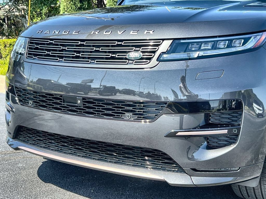 New 2026 Land Rover Range Rover Sport Dynamic SE AWD/4WD image 9