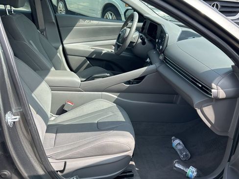 Used 2025 Hyundai Elantra Sport FWD image 3