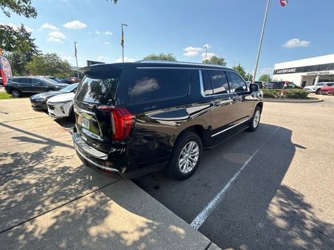 Used 2022 GMC Yukon XL SLT w/ SLT Premium Package AWD/4WD image 4