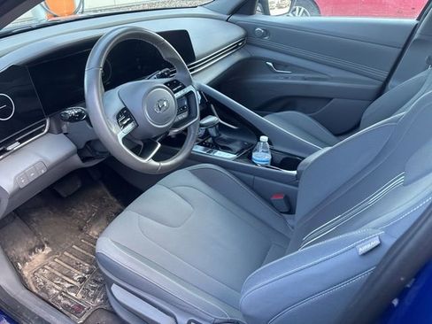Used 2023 Hyundai Elantra SEL w/ Convenience Package image 9