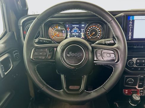 Used 2025 Jeep Gladiator Rubicon w/ Convenience Group AWD/4WD image 18