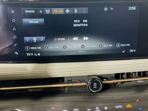 Used 2023 Nissan Ariya AWD image 21