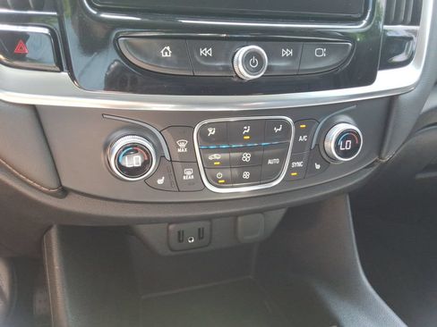 Certified 2021 Chevrolet Traverse LT FWD image 33
