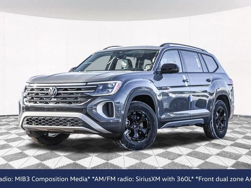 New 2026 Volkswagen Atlas Peak Edition image 2