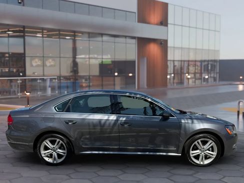 Used 2012 Volkswagen Passat 3.6 SEL Premium image 7