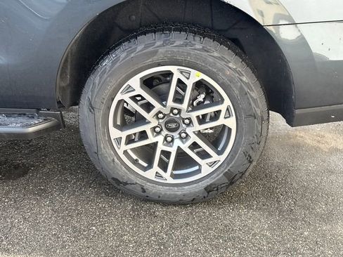 New 2025 Ford Expedition Active image 7