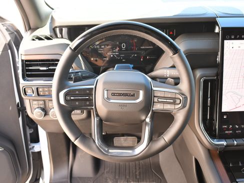 Used 2026 GMC Yukon Denali w/ Advanced Technology Package AWD/4WD image 14