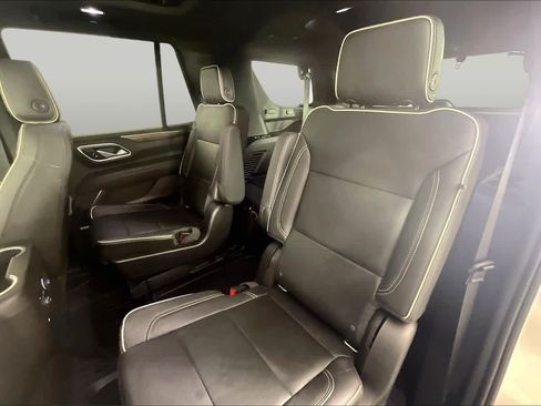 Used 2021 Chevrolet Tahoe Premier w/ Premium Package RWD image 19