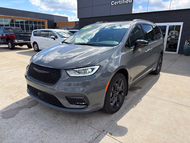 Certified 2025 Chrysler Pacifica Limited AWD/4WD image 3