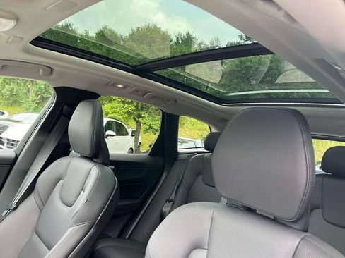 Used 2023 Volvo XC60 B5 Plus AWD/4WD image 11