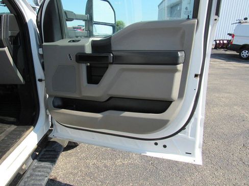 Used 2019 Ford F550 4x4 Regular Cab Super Duty image 11